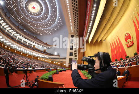 Beijing, Chine. Mar 8, 2015. La deuxième séance plénière de la troisième session de la 12e Assemblée populaire nationale (APN) a lieu dans le Grand Hall du Peuple à Beijing, capitale de Chine, le 8 mars 2015. © Ma Zhancheng/Xinhua/Alamy Live News Banque D'Images