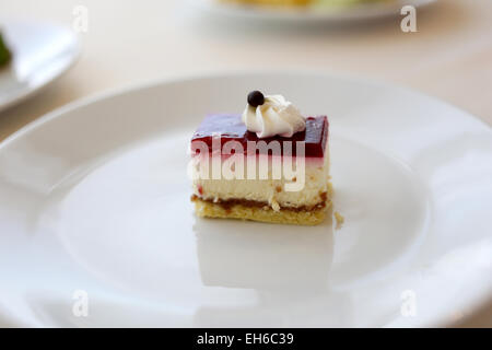 Sweet violets avec des saveurs de crème glacée et de raisins. Banque D'Images