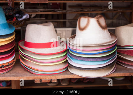 Beaucoup de chapeaux, dans un marché à Phu Quoc, Vietnam Banque D'Images