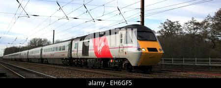 43251 Société d'exploitation, Virgin Trains à grande vitesse de classe 43 Train Diesel, East Coast Main Line Railway, Peterborough, Cambridge Banque D'Images