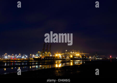 Southampton Water quitte le Britannia pour son voyage inaugural Banque D'Images