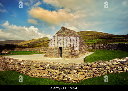 L'Oratoire Gallarus et nuages. Slea Head. Péninsule de Dingle, Irlande Banque D'Images