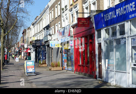 Caledonian Road au nord de Londres a l'une des plus fortes proportions de boutiques indépendantes de toute high street Banque D'Images