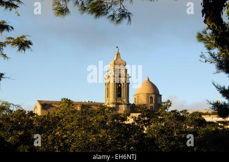 Vue sur l'église de San Martino, dans la ville historique d'Erice, Sicile Banque D'Images