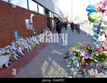 Hommages à 15 ans, Alan Cartwright poignardé à mort dans la région de Caledonian Road, au nord de Londres Banque D'Images