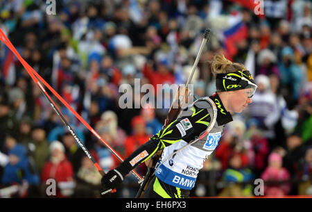 Kontiolahti (Finlande). 05Th Mar, 2015. La Biathlète Marie Dorin Habert féminine de la France en action au cours de la compétition de poursuite 10 km aux Championnats du monde de biathlon à Kontiolahti (Finlande), 08 mars 2015. Photo : Ralf Hirschberger/dpa/Alamy Live News Banque D'Images