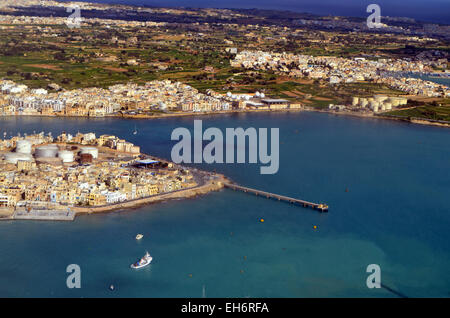 Le port de Malte avec Marsaxlokk (Marsa-shlock)village de pêcheurs signifie vent sirocco. Pays décerné la Croix de Georges Banque D'Images