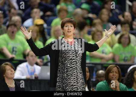 Greensboro, NC, USA. Mar 8, 2015. dans la partie de championnat de l'ACC 2015 Woman's tournoi au Greensboro Coliseum à Greensboro, NC. Ward-Brown PJ/CSM/Alamy Live News Banque D'Images