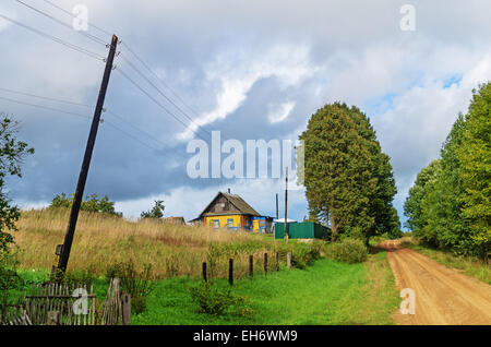 Route de sable en milieu rural. Banque D'Images