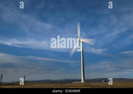 Trois pales éolienne dans le sud du Pays de Galles Banque D'Images