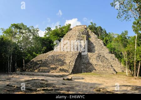 Ruines de pyramide maya dans la jungle, Coba, Yucatan, Mexique Banque D'Images