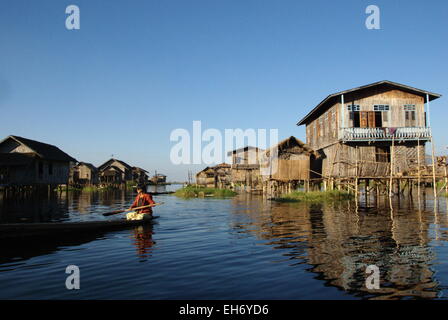 Des maisons sur pilotis, le village, Le Lac Inle Banque D'Images