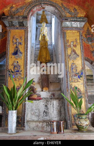 Des statues de Bouddha, le monastère Shwe Yan Pyay Banque D'Images