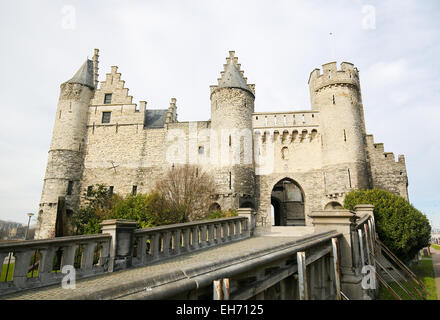 Het Steen est une forteresse médiévale de la vieille ville d'Anvers. C'est le plus ancien bâtiment d'Anvers et l'habitude d'être son centre urbain. Banque D'Images