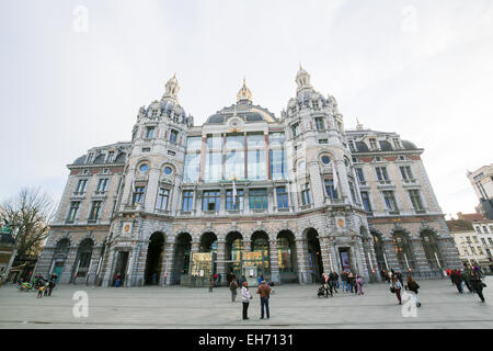 Anvers, Belgique - le 7 mars 2015 : Gare Centrale d'Anvers, Belgique. Banque D'Images