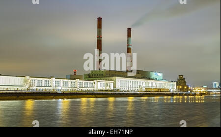 Berezhkovskaya remblai et Power Plant à Moscou, Russie . Banque D'Images