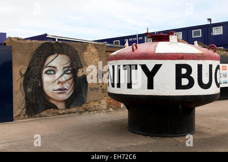 Le visage de la femme par init ironie et Joyce, Trésor Trinity Buoy Wharf, Orchard Place, Tower Hamlets, London, England, UK. Banque D'Images