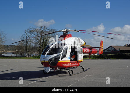 Cornwall Air Ambulance Hélicoptère. C'est l'un des deux nouveaux hélicoptères MD902 Explorer mis en service en janvier 2015. Banque D'Images