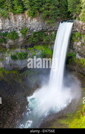 Brandywine Falls (70 mètres, 230 pieds), Brandywine Falls Provincial Park, British Columbia, Canada Banque D'Images