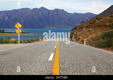 Point de vue de l'autoroute autoroute route du lac Hawea à Wanaka Nouvelle-zélande Banque D'Images