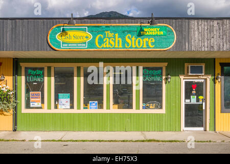 'L'argent Store', Fernie, BC, Canada. Offre de chèque, transfert d'argent, des cartes de téléphone et de prêts sur salaire. Banque D'Images