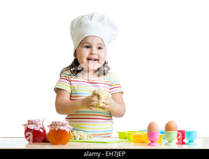 Petite fille de pâte à pétrir Banque D'Images