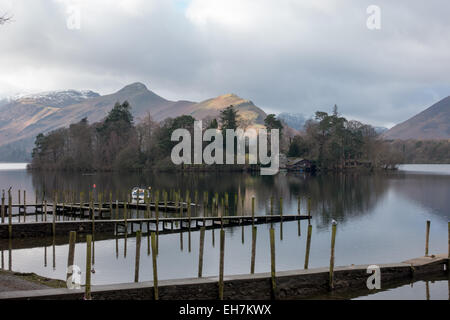 Le bateau embarcadères sur Derwent Water à Keswick Banque D'Images