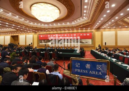 Beijing, Chine. Mar 9, 2015. Députés de la 12e Assemblée populaire nationale (APN) de Chine du nord, la province de Hebei de prendre part à une discussion de groupe à Beijing, capitale de Chine, le 9 mars 2015. © Wang Jianhua/Xinhua/Alamy Live News Banque D'Images