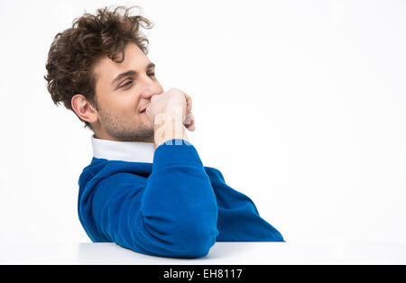 Happy young businessman sitting at table Banque D'Images