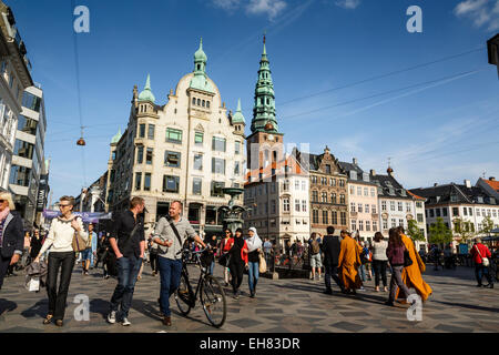 Vue sur Amagertorv à Stroget, la principale rue commerçante piétonne, Copenhague, Danemark, Scandinavie, Europe Banque D'Images