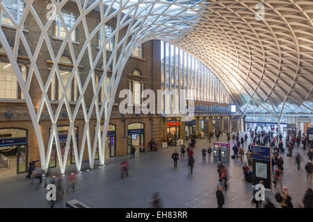 La gare de Kings Cross à Londres, Angleterre, Royaume-Uni, Europe Banque D'Images