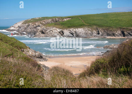 Belle plage près de Newquay en Cornouailles. Polly Joke, également connu sous le nom de blague de Porth. Un jour de printemps ensoleillé. Banque D'Images