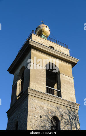 Le Ballon d'Or est situé au-dessus de la tour de l'église de St Lawrence, West Wycombe. Banque D'Images