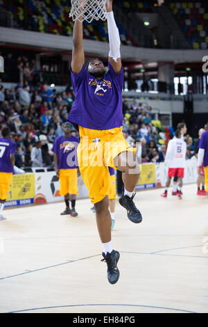 L'équipe de basket-ball jouer Lions Londres Leicester Riders, dans la deuxième partie de la demi-finale du Trophée BBL à l'arène de cuivre, Stratford, London UK Banque D'Images