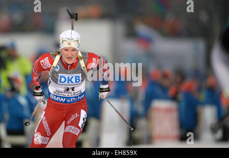 Kontiolahti (Finlande). 05Th Mar, 2015. Olsbu Marte de Norvège en action pendant la compétition de poursuite 10 km aux Championnats du monde de biathlon à Kontiolahti (Finlande), 08 mars 2015. Photo : Ralf Hirschberger/dpa/Alamy Live News Banque D'Images