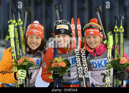 Kontiolahti (Finlande). 05Th Mar, 2015. Les biathlètes femme Laura Dahlmeier d'Allemagne (L-R), Marie Dorin Habert de France et de Pologne Weronika Nowakowska-Ziemniak célébrer après le 10km poursuite aux Championnats du monde de biathlon à Kontiolahti (Finlande), 08 mars 2015. Photo : Ralf Hirschberger/dpa/Alamy Live News Banque D'Images