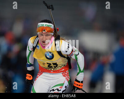 Kontiolahti (Finlande). 05Th Mar, 2015. Darya Domracheva de la Biélorussie en action pendant la compétition de poursuite 10 km aux Championnats du monde de biathlon à Kontiolahti (Finlande), 08 mars 2015. Photo : Ralf Hirschberger/dpa/Alamy Live News Banque D'Images