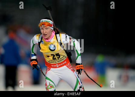 Kontiolahti (Finlande). 05Th Mar, 2015. Le biathlète Darya Domracheva de la Biélorussie en action pendant la compétition de poursuite 10 km aux Championnats du monde de biathlon à Kontiolahti (Finlande), 08 mars 2015. Photo : Ralf Hirschberger/dpa/Alamy Live News Banque D'Images