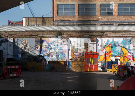 Grafitti art à Shorditch, centre de Londres, en ce moment un lieu de créativité hipster jeunes. Banque D'Images