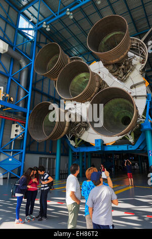 Brûleurs fusée Apollo sur le navire de l'espace sur l'écran au Centre spatial Kennedy, à Cap Canaveral, Floride, USA Banque D'Images