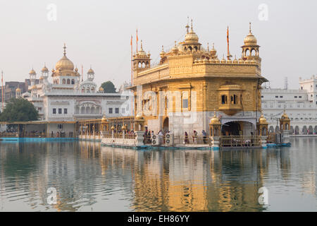 Le Harmandir Sahib (le Temple d'Or), Amritsar, Punjab, en Inde, en Asie Banque D'Images