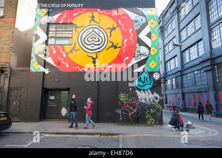 Grafitti art à Shorditch, centre de Londres, en ce moment un lieu de créativité hipster jeunes. Banque D'Images