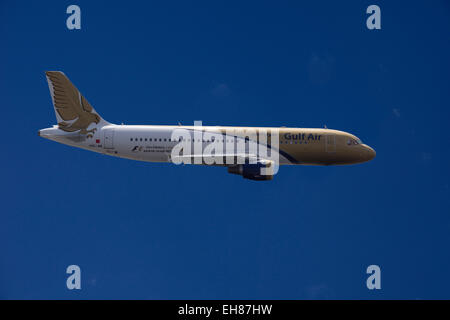 A9C-AM Gulf Air Airbus A320-214 en vol Banque D'Images