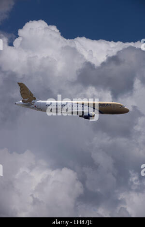 A9C-AM Gulf Air Airbus A320-214 en vol Banque D'Images