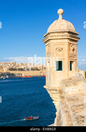 Vedette de guet Gardjola (guérite) et La Valette Grand Harbour, Senglea, les trois villes, Malte, Méditerranée, Europe Banque D'Images