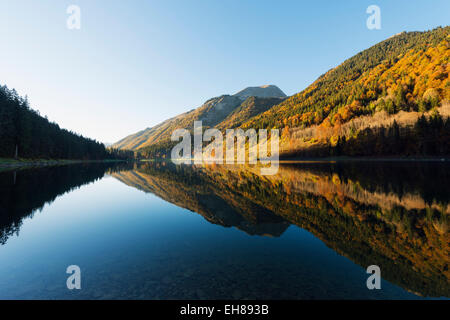 Lac de Montriond, lac alpin, Morzine, Rhône-Alpes, Haute Savoie, France, Europe Banque D'Images