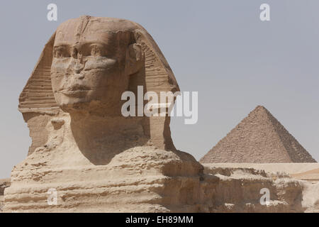 Le Sphinx et la Pyramide de Menkaourê de Gizeh, UNESCO World Heritage Site, près du Caire, Egypte, Afrique du Nord, Afrique Banque D'Images