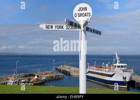 Panneau directionnel multi célèbre, John O'Groats, Caithness, région des Highlands, Ecosse, Royaume-Uni, Europe Banque D'Images