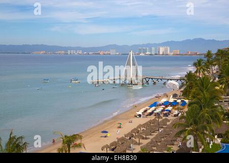 Vue sur la plage au centre-ville, Puerto Vallarta, Jalisco, Mexique, Amérique du Nord Banque D'Images