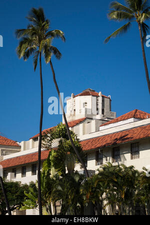 L'architecture de style espagnol de Honolulu Hale ou hôtel de ville au centre de la ville de Honolulu, Oahu, Hawaii Banque D'Images